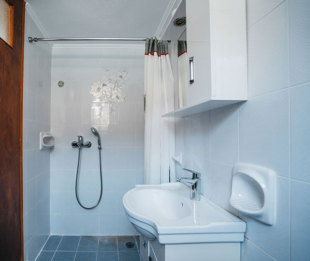 Μπάνιο δίκλινου δωματίου