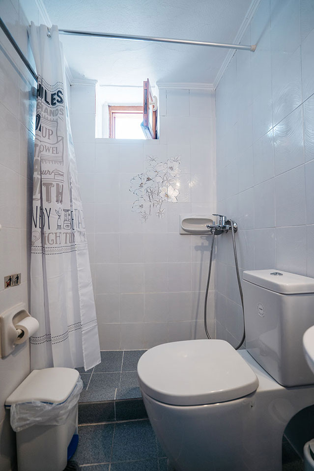 Μπάνιο δίκλινου δωματίου